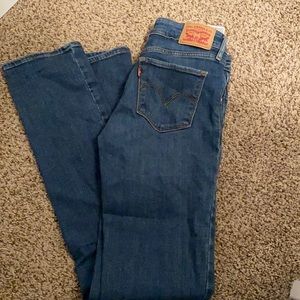 Levi’s medium wash straight Jean